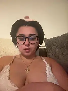 Wild Busty Niyah XX online show from 06/10/26, 08:54