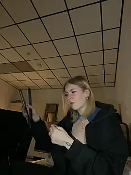 Milly-Kiss online show from 01/07/26, 07:41