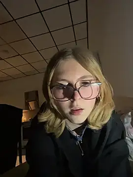 Milly-Kiss online show from 01/06/26, 08:46