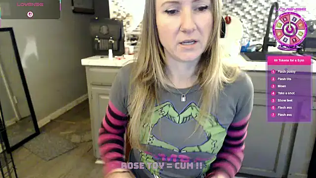 Snapshot of alluringpixie chatting on 01/16/26, 08:24 alluringpixie online show from 01/16/26, 08:24