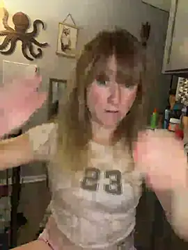 Snapshot of alluringpixie chatting on 05/23/26, 03:33 alluringpixie online show from 05/23/26, 03:33