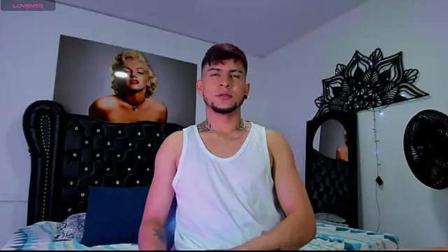 Snapshot of vaalentiino chatting on 12/17/25, 05:29 vaalentiino online show from 12/17/25, 05:29