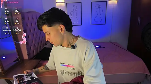 vaalentiino online show from 03/30/26, 06:42