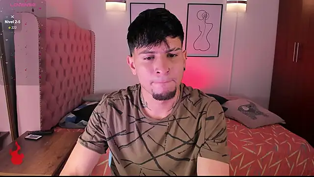 vaalentiino online show from 02/08/26, 01:14