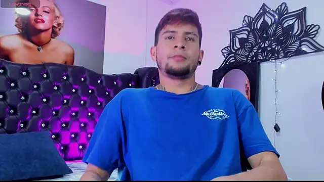 Snapshot of vaalentiino chatting on 12/14/25, 10:26 vaalentiino online show from 12/14/25, 10:26