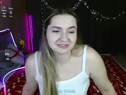 Snapshot of Bella__Blush chatting on 12/19/25, 09:39 Bella Blush online show from 12/19/25, 09:39