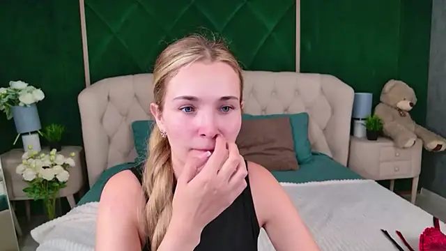 Snapshot of Lina_Sinerz chatting on 07/17/26, 03:42 Lina Sinerz online show from 07/17/26, 03:42
