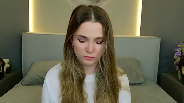 Lina Sinerz online show from 04/13/26, 08:24