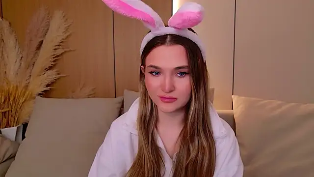 Lina Sinerz online show from 04/12/26, 08:45