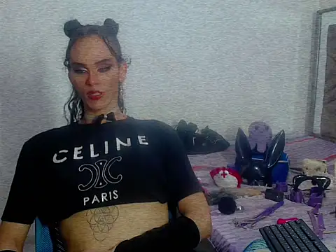 Snapshot of michaeldissts chatting on 12/17/25, 05:18 michaeldissts online show from 12/17/25, 05:18