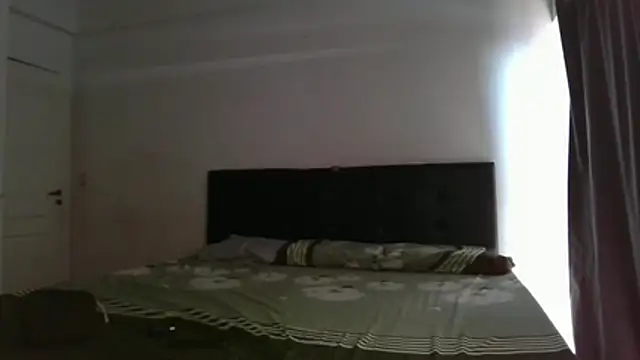 Snapshot of Ceciihot chatting on 02/26/26, 02:06 Ceciihot online show from 02/26/26, 02:06