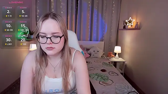 Snapshot of SallyPratt chatting on 12/15/25, 12:55 SallyPratt online show from 12/15/25, 12:55