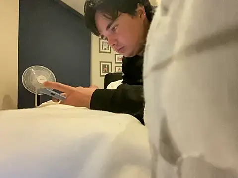 phantom898983 online show from 12/17/25, 02:49