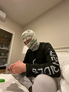 phantom898983 online show from 04/05/26, 07:37