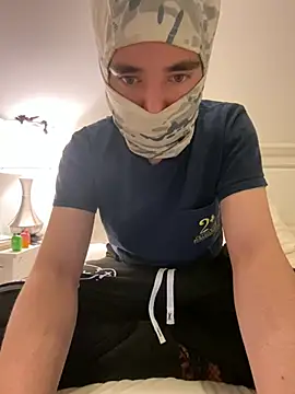 phantom898983 online show from 04/18/26, 07:22