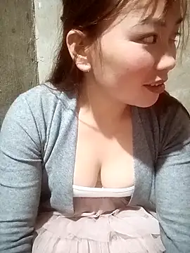 Snapshot of dona77 chatting on 12/16/25, 01:48 dona77 online show from 12/16/25, 01:48