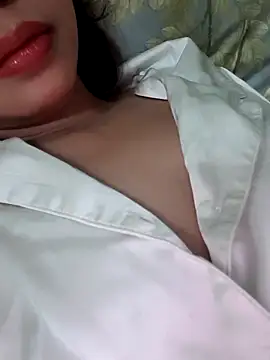 Snapshot of -Moon-20 chatting on 12/18/25, 01:26 -Moon-20 online show from 12/18/25, 01:26