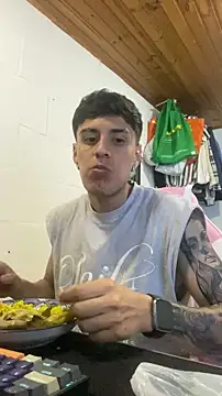 Snapshot of JhonCas44 chatting on 12/14/25, 04:34 JhonCas44 online show from 12/14/25, 04:34