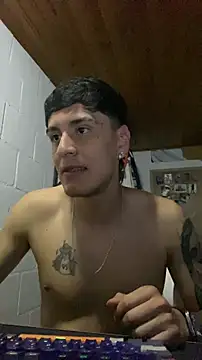 Snapshot of JhonCas44 chatting on 12/15/25, 04:40 JhonCas44 online show from 12/15/25, 04:40