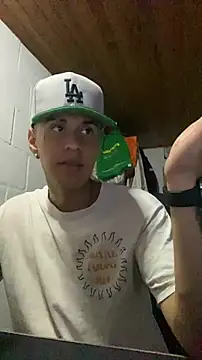 Snapshot of JhonCas44 chatting on 12/19/25, 03:21 JhonCas44 online show from 12/19/25, 03:21