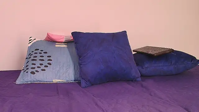 Snapshot of Mia_Roush09 chatting on 12/17/25, 10:53 Mia Roush09 online show from 12/17/25, 10:53