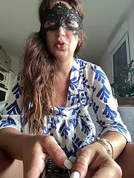 Snapshot of Deborahoff chatting on 07/02/26, 12:00 Deborahoff online show from 07/02/26, 12:00