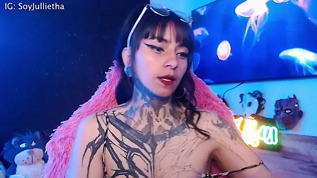 Julls420  online show from 02/05/26, 04:41