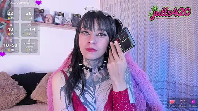 Snapshot of Julls420_ chatting on 05/12/26, 03:25 Julls420 online show from 05/12/26, 03:25