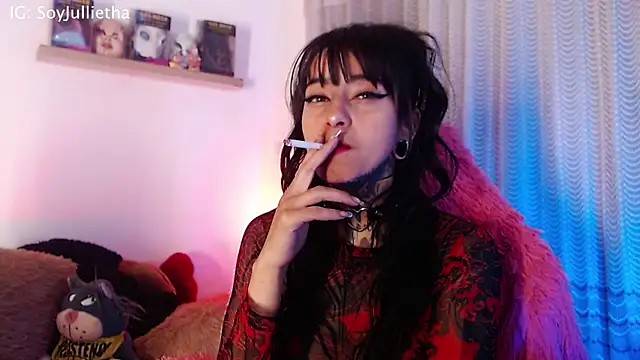 Snapshot of Julls420_ chatting on 05/05/26, 04:59 Julls420 online show from 05/05/26, 04:59