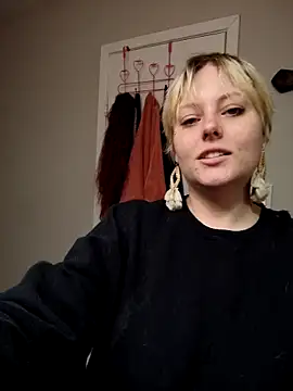Snapshot of SpiderRose chatting on 02/03/26, 12:54 SpiderRose online show from 02/03/26, 12:54