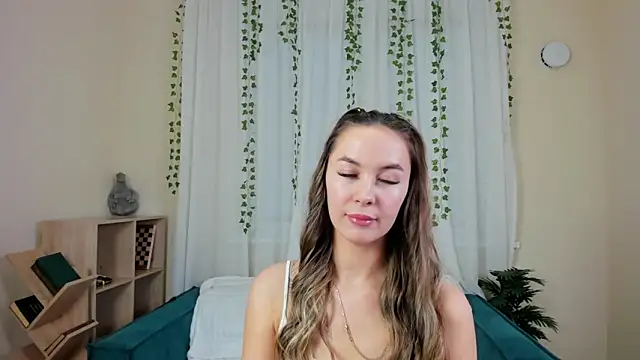 Snapshot of LunaCurly_ chatting on 12/18/25, 11:03 LunaCurly online show from 12/18/25, 11:03