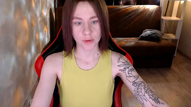 Snapshot of MiaBun1 chatting on 12/17/25, 04:17 MiaBun1 online show from 12/17/25, 04:17