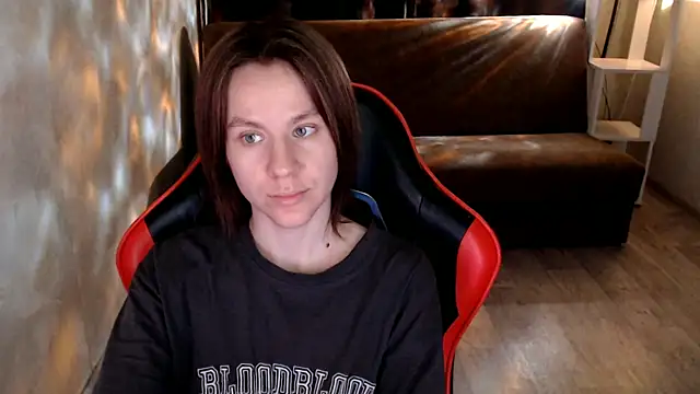 Snapshot of MiaBun1 chatting on 12/18/25, 03:11 MiaBun1 online show from 12/18/25, 03:11