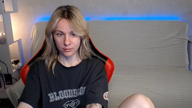 MiaBun1 online show from 05/13/26, 04:08
