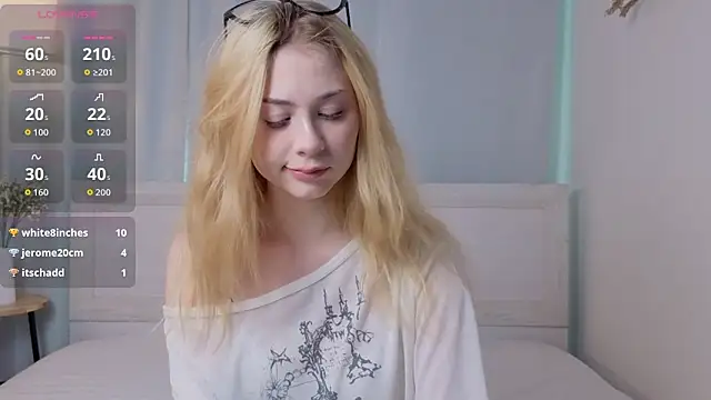 Snapshot of kaity_berry chatting on 12/14/25, 08:31 kaity berry online show from 12/14/25, 08:31