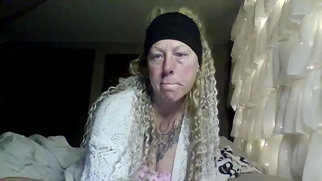 Snapshot of Outdoorchicjj chatting on 02/17/26, 07:05 Outdoorchicjj online show from 02/17/26, 07:05