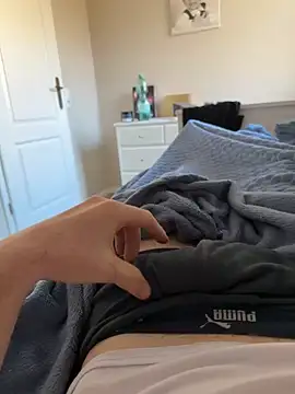 Snapshot of angei094 chatting on 12/16/25, 10:19 angei094 online show from 12/16/25, 10:19