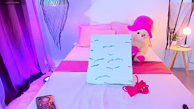 Snapshot of _Xynara_owo chatting on 12/16/25, 11:53 Xynara owo online show from 12/16/25, 11:53