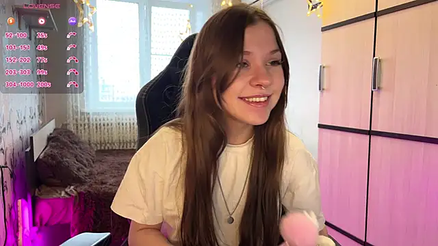 GayleLuu online show from 12/16/25, 10:52