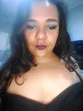 Snapshot of thebomb07 chatting on 12/15/25, 01:17 thebomb07 online show from 12/15/25, 01:17