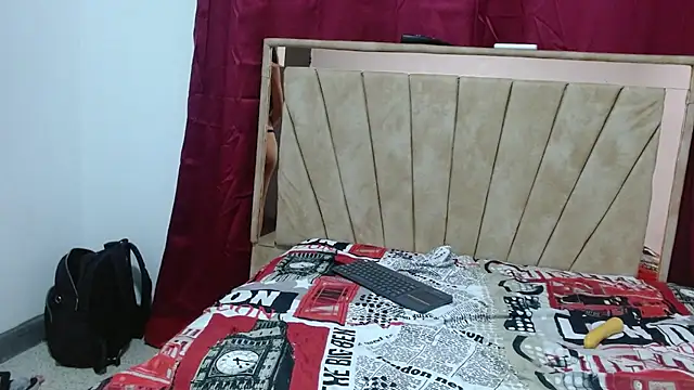 Snapshot of pia_houns17 chatting on 12/18/25, 02:49 pia houns17 online show from 12/18/25, 02:49