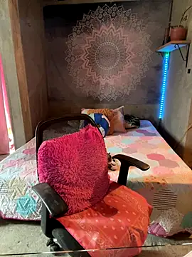 Luna    dance online show from 12/17/25, 07:30