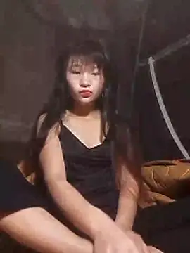 Snapshot of hinata-xx chatting on 12/18/25, 03:44 hinata-xx online show from 12/18/25, 03:44