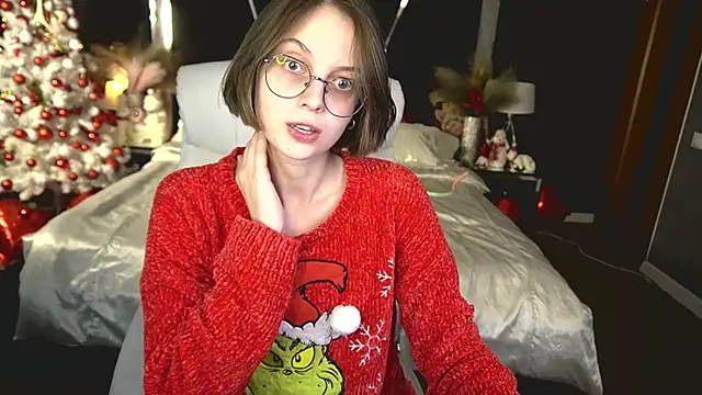 Snapshot of CharlyWines chatting on 12/15/25, 08:03 CharlyWines online show from 12/15/25, 08:03