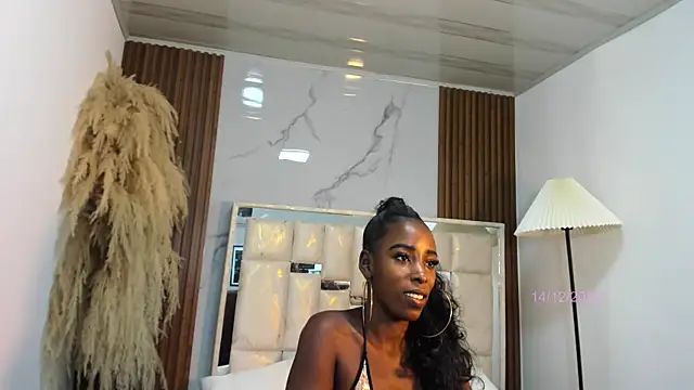 Snapshot of keicha_collins chatting on 12/14/25, 08:09 keicha collins online show from 12/14/25, 08:09