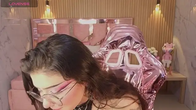 miss devil s online show from 02/13/26, 03:06