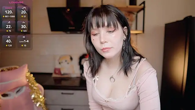 Snapshot of Nickari chatting on 02/14/26, 09:31 Nickari online show from 02/14/26, 09:31