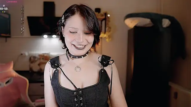 Snapshot of Nickari chatting on 07/12/26, 05:30 Nickari online show from 07/12/26, 05:30