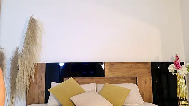 LucyHanks online show from 03/28/26, 12:39