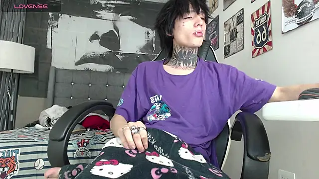 Snapshot of koryu_skull chatting on 12/16/25, 12:04 koryu skull online show from 12/16/25, 12:04